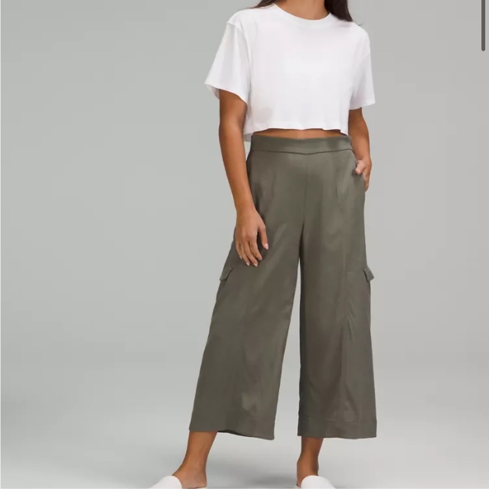 Lululemon Metropolis Maven High Rise Crop Pants Wide Leg Grey Sage Women size 6